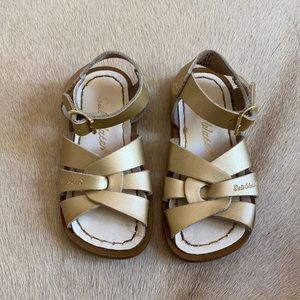 Saltwater girls sandals size 7